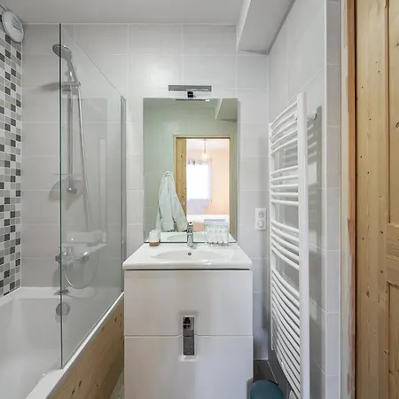 Au Pied Des Pistes - 6 Adultes + 2 Enfants, 4 Chambres, Parking, Wifi - Fr-1-570-40 Apartment *
